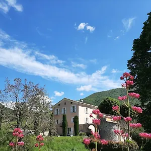 https://les-gites-du-chateau.fr-provencehotel.com
